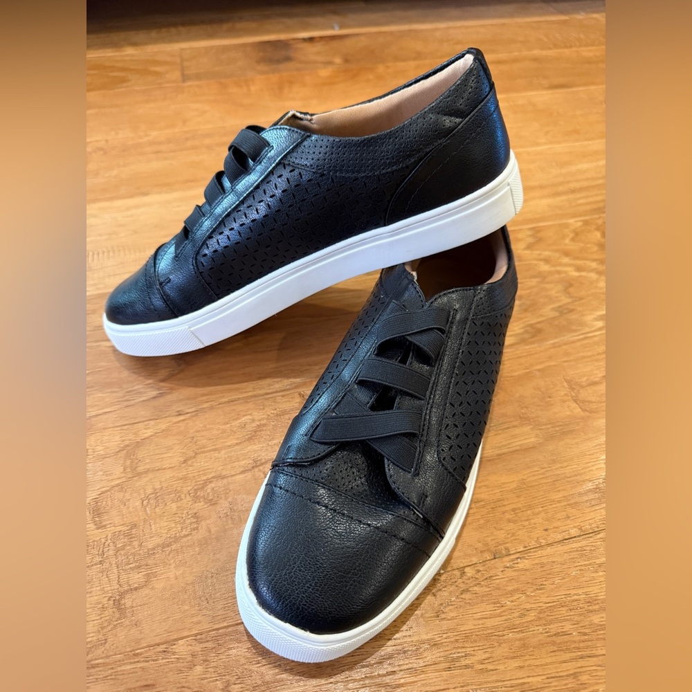 DV by Dolce Vita Amino Sneaker - Picture 4 of 6